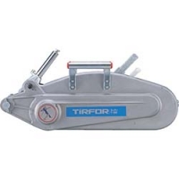 カツヤマキカイ（株）エンジニアリング事業部 T-35 チル　万能携帯ウィンチ　能力３０００Ｋｇ